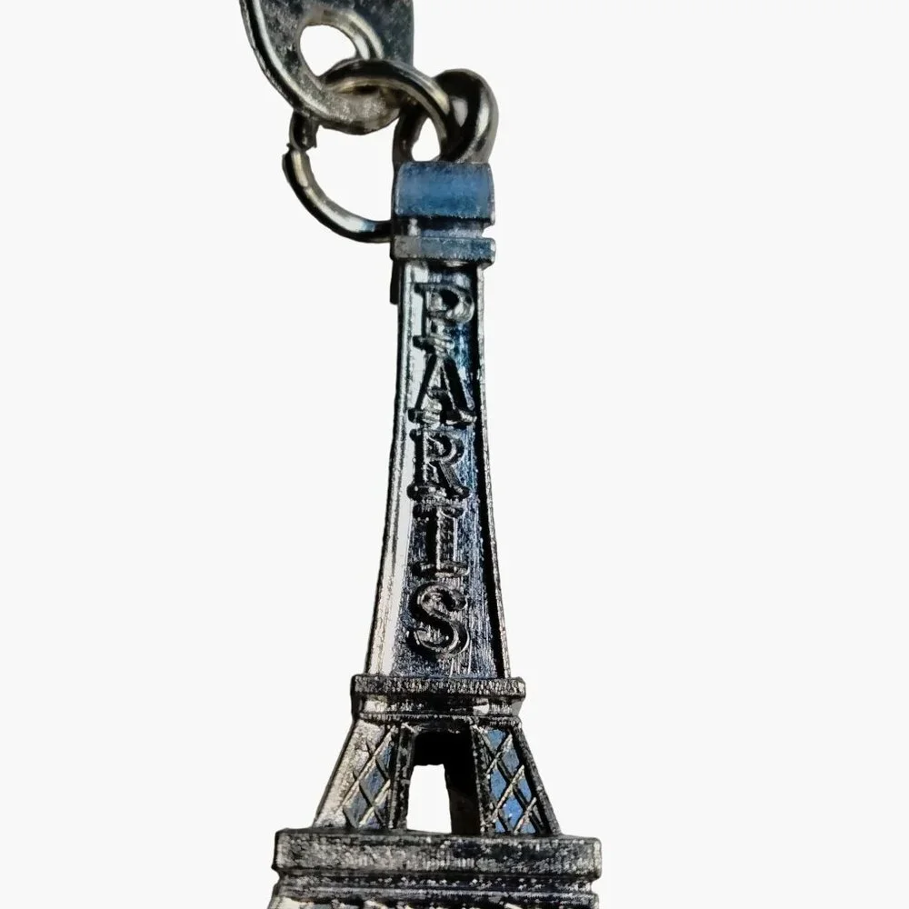 Eiffel Tower Keychain Souvenir Paris France Silver Tone Metal Key Ring